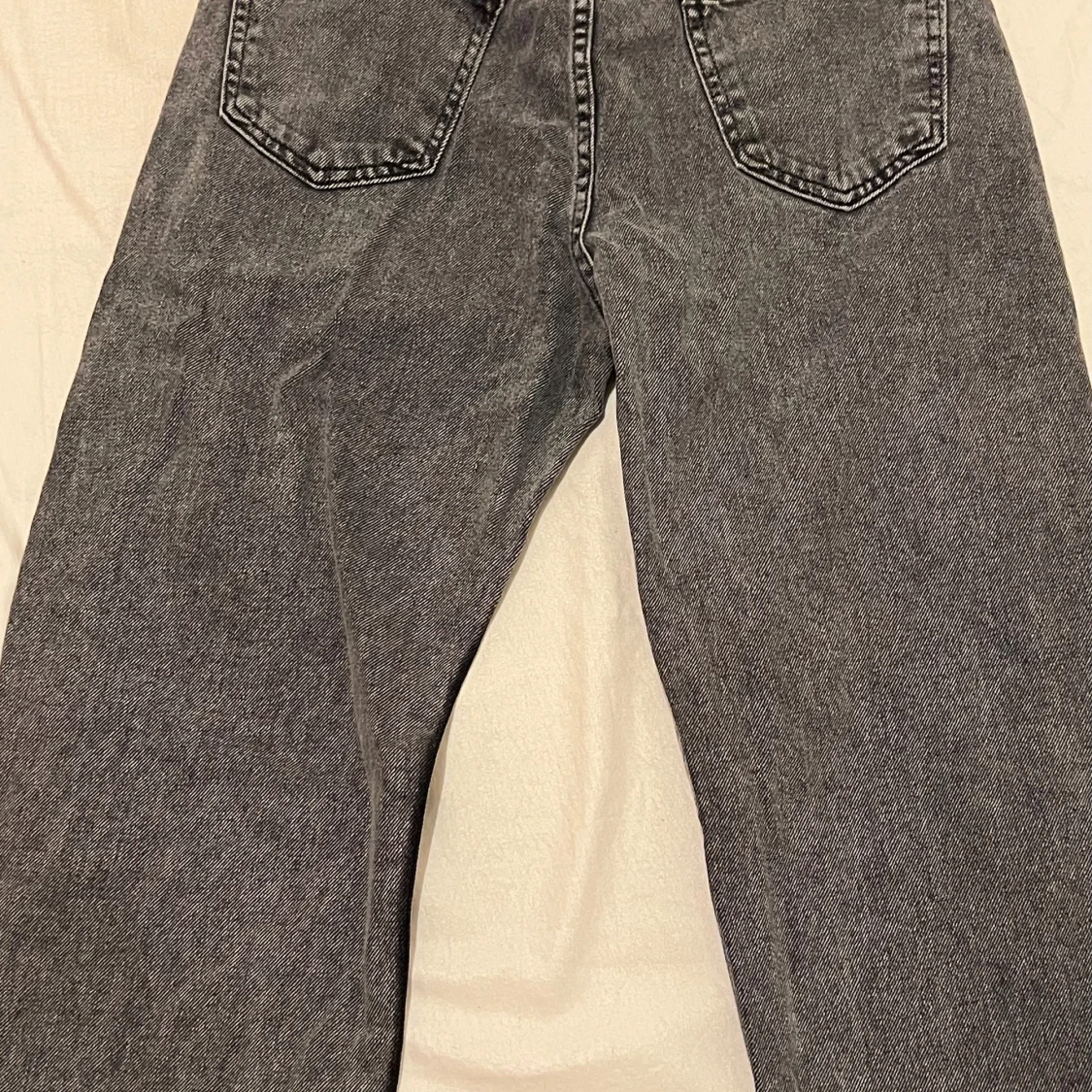 Grå jeans i storlek M - 90