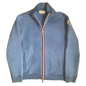 Moncler Maglia Zip - - Baby Blue - Storlek: XS - Fint skick (9/10) - Nypris: 5000 SEK