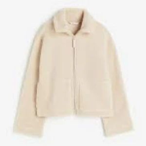 Jacka i pilé💘 - Säljer denna super populära och slutsålda teddyjackan från HM💘