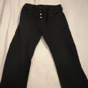 Levis Jeans Svarta 501 - Storlek  LOT 501 W 33 L 30