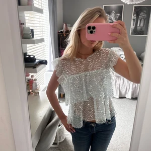 Turkos blus - Snygg turkos blus med paljetter från zara, tror inte den finns längre, aldrig använd pris diskuterbart