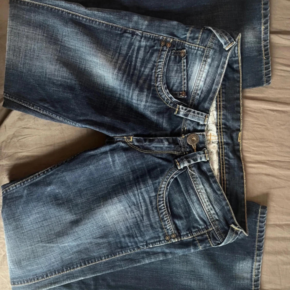 Lågmidjade bootcut jeans