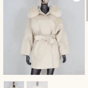 Vit pälskappa - Vit pälskappa köptes nyligen aldrig använd för beställde fel modell storlek xs passar s också 