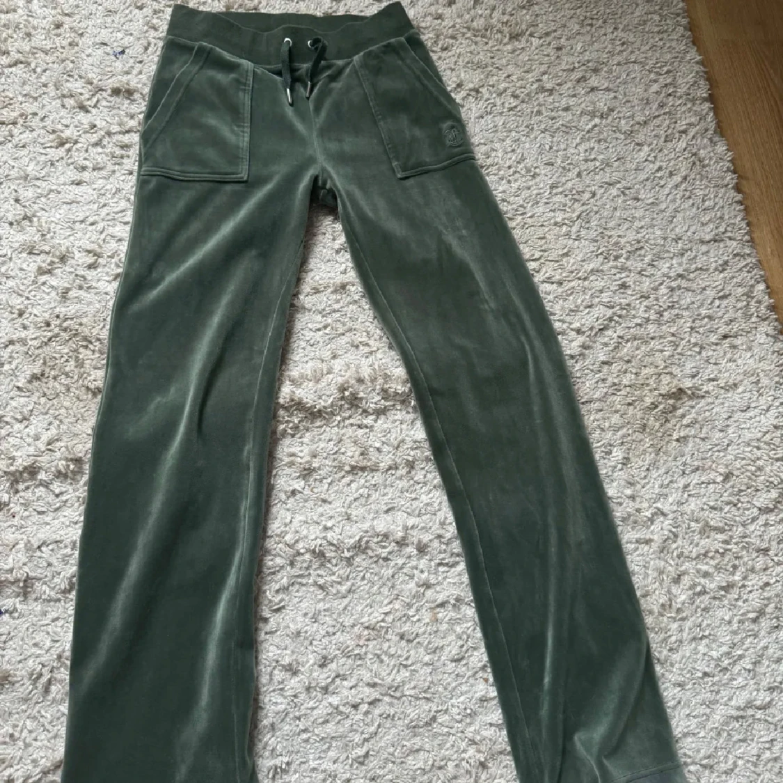 Mörk gröna juicy byxor - 92