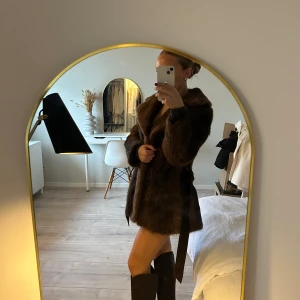 Äkta pälsjacka - Äkta pälsjacka, bäver 🤍avtagbart skärp i midjan (mocka) 🤍 passar storlek mellan xs-m