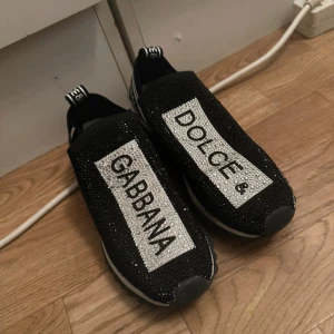 Dolce Gabbana  - Använda fåtal gånger.  Ej äkta.