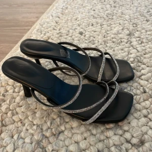 Svarta glitter klackar - Säljer dessa klackar från shein som ej kommer till någon användning mer🥰