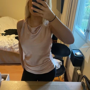Rosa topp - Ljusrosa silkes topp från zara. Bra skick. Pris kan diskuteras! 💕💕