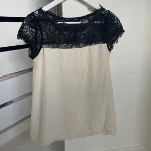 Blus  - Blus från ted baker. Storlek 1. Skulle säga passar xs-m
