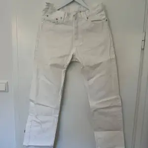 Snygga vita jeans från weekday!