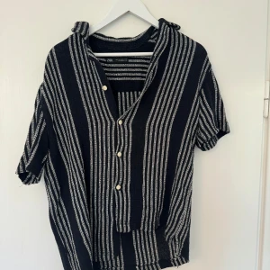 Kortärmad skjorta  - Snygg kortärmad skjorta från zara