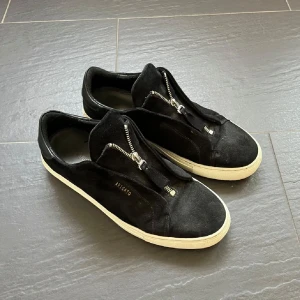 Skor - Hej Säljer min Arigatos pågrund att ej är min still och dom har ej använts på snart två år dom är i bra skick