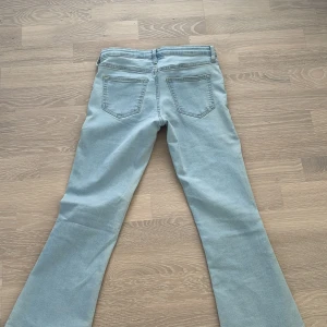 Jeans - Super fina jeans helt nya använt! Sitter super bra i passformen.  Bout cut/flare jeans 