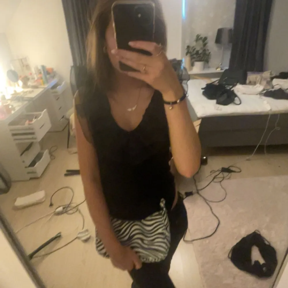 Säljer denna snygga väskan men zebra mönster!!💘💘. Laukut & Käsilaukut.