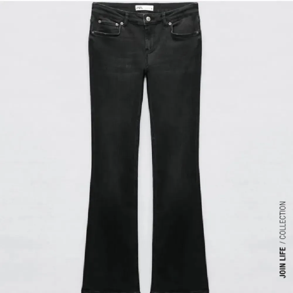 Fina svarta Zara jeans i storlek 34 . Jeans & Byxor.