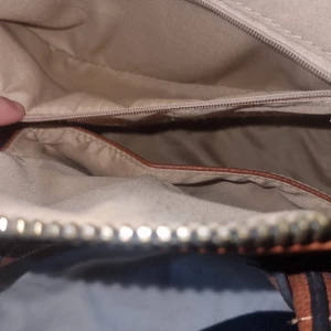 En MK väska - En brun fin MK väska den är ekta 