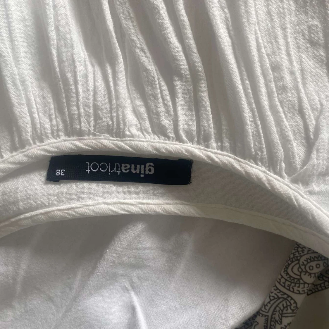 Vit klänning från Gina Tricot - 90