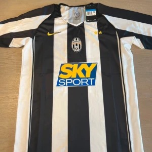 Pavel Nedved  - Nedved 2004 Juve tröja 