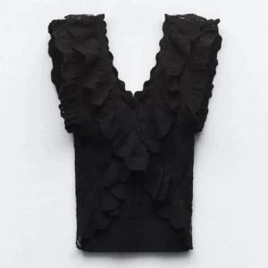 Volang topp - Jag säljer min fina volang topp från zara som ej säljs längre, den har ej kommit till användning!🥰