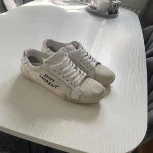 Saint Laurent skor - Intressekoll skriv bud eller byte. Bra skick lite smutsiga bara