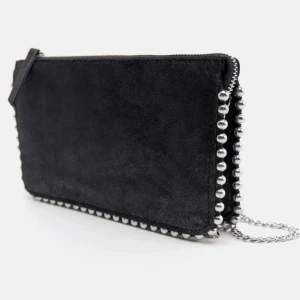 Zara väska - Jätte fin zara väska som knappt kommer till användning längre, finns två fickor i du får plats med att du behöver💕