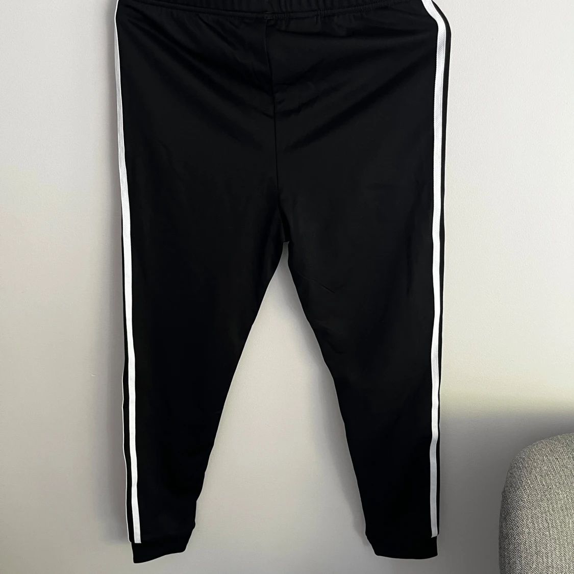 Adidas träningsbyxor  - 90