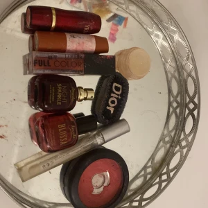 Smink/parfym - Smink and ch parfym Och ett dior hår kläma 💕