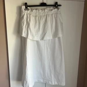 Off shoulder klänning - Säljer denna snygga off shoulder klänning, köp gärna med köp nu❤️