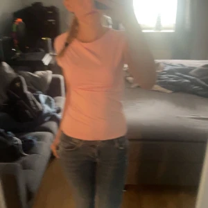 Rosa T-shirt  - Rosa tshirts aktig tröja i bra skick och ändats använd 1 gång. Passar xs-s💞