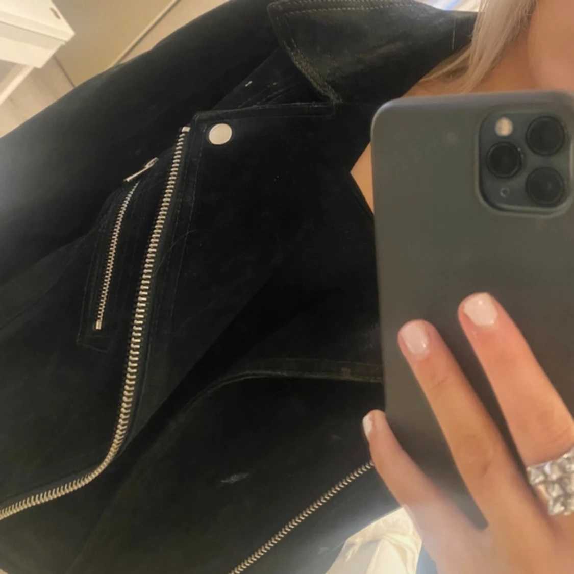 Svart mockajacka med dragkedja