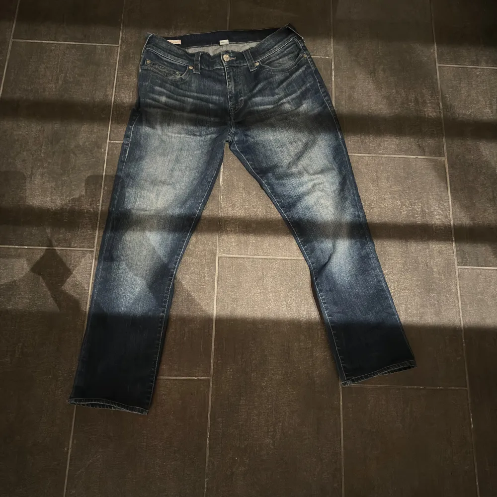 Dem har inga hål eller fläckar. Perfekt condition.. Jeans & Byxor.