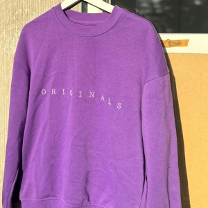 Dressman tröja, M - Säljer för att den inte är min smak. Storlek M