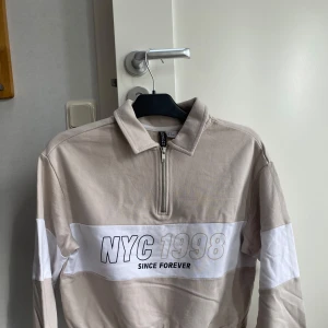 Tröja  - Bra skick  Aldrig använd 