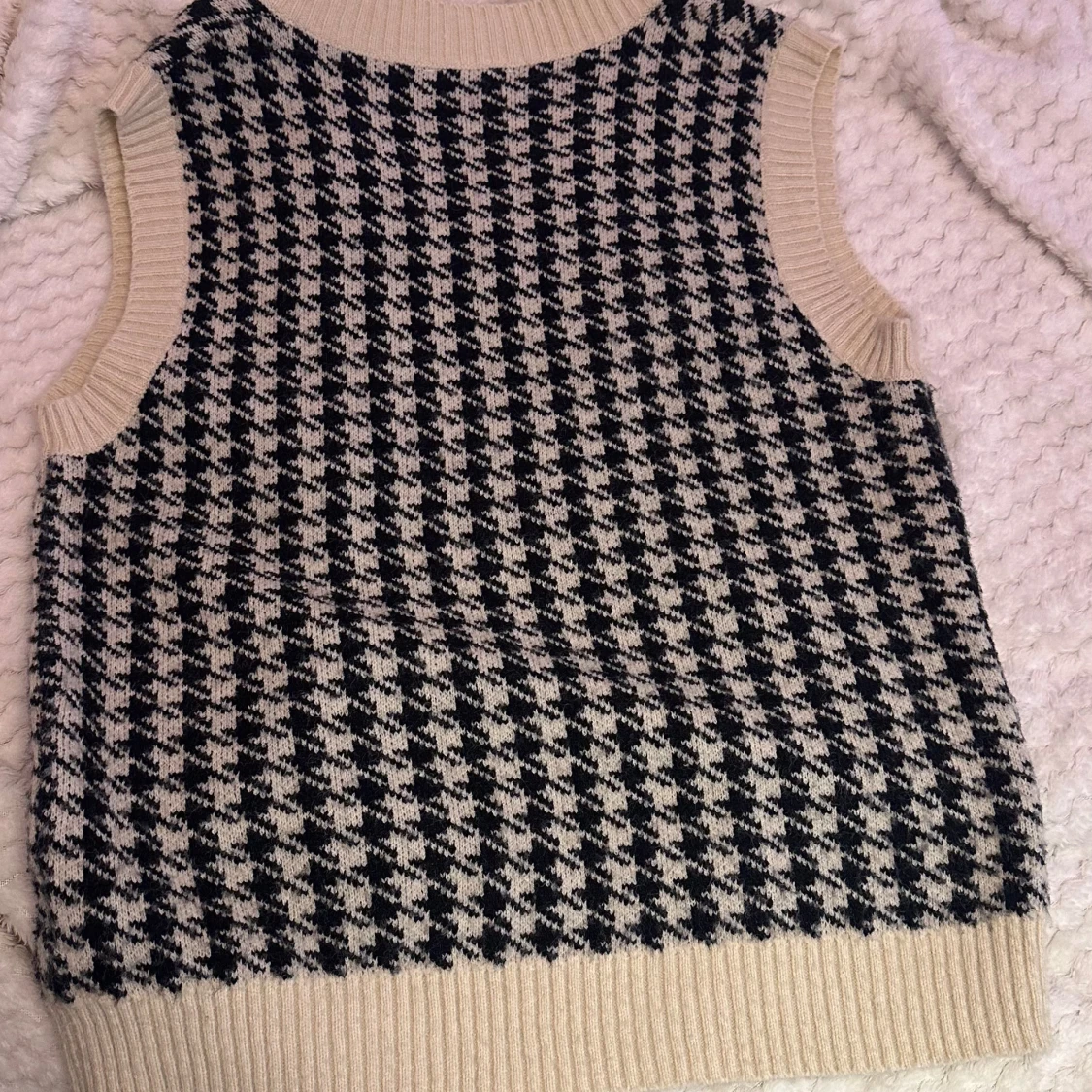 Shein Houndstooth sweater vest - 93