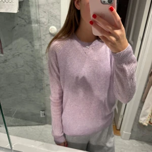 Lila kashmir tröja  - Så cool lila kashmir tröja från From future. Sparsamt använd 💜💜