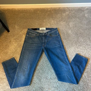 A Days March Jeans  - Tja,  Säljer mina A days march jeans som aldrig kom till användning därav skick 10/10, dessutom är dom discontinued.   Modell: Denim No.1  Storlek: W30 L32 Nypris 1600  