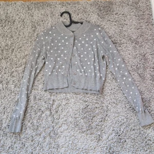 Grå kofta - En grå kofta som är jättefin.