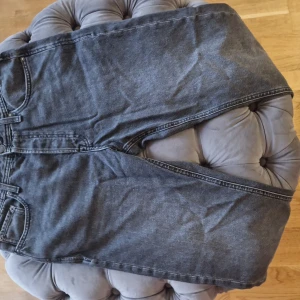 Jack and jones jeans - Säljer ett par jack and jones jeans som aldrig är använda. Modellen heter relaxed chris och har storleken 31 på bredden och 30 i längden.