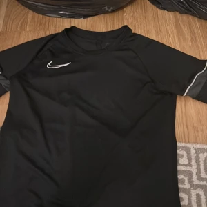 Nike tröja - Perfekt för träning oanvänd