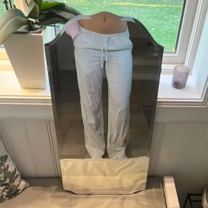 Linnebyxor randiga - Randiga linnebyxor från gina young🤍passar mig bra som är 169cm