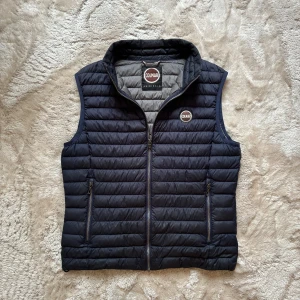 Colmar Väst - Colmar väst. Skick 10/10, inga defekter. 