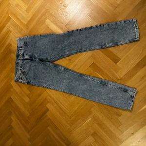 Weekday jeans 30/32 - Jeans från Weekday i modellen SUNDAY 30/32 Aldrig använda
