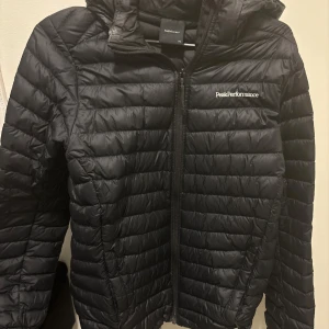 Peakperformance orginal jacka - Peakperformance jacka i mycket bra skick, nästan aldrig använd! 🙏stl 170 barnstorlek, passar xs/s