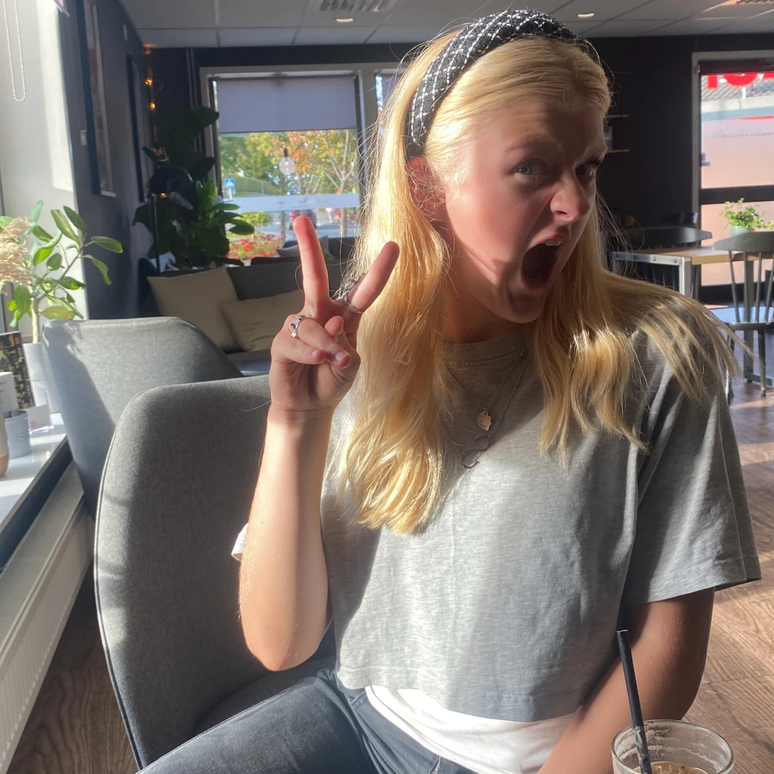 Grå kortärmad t-shirt - 93