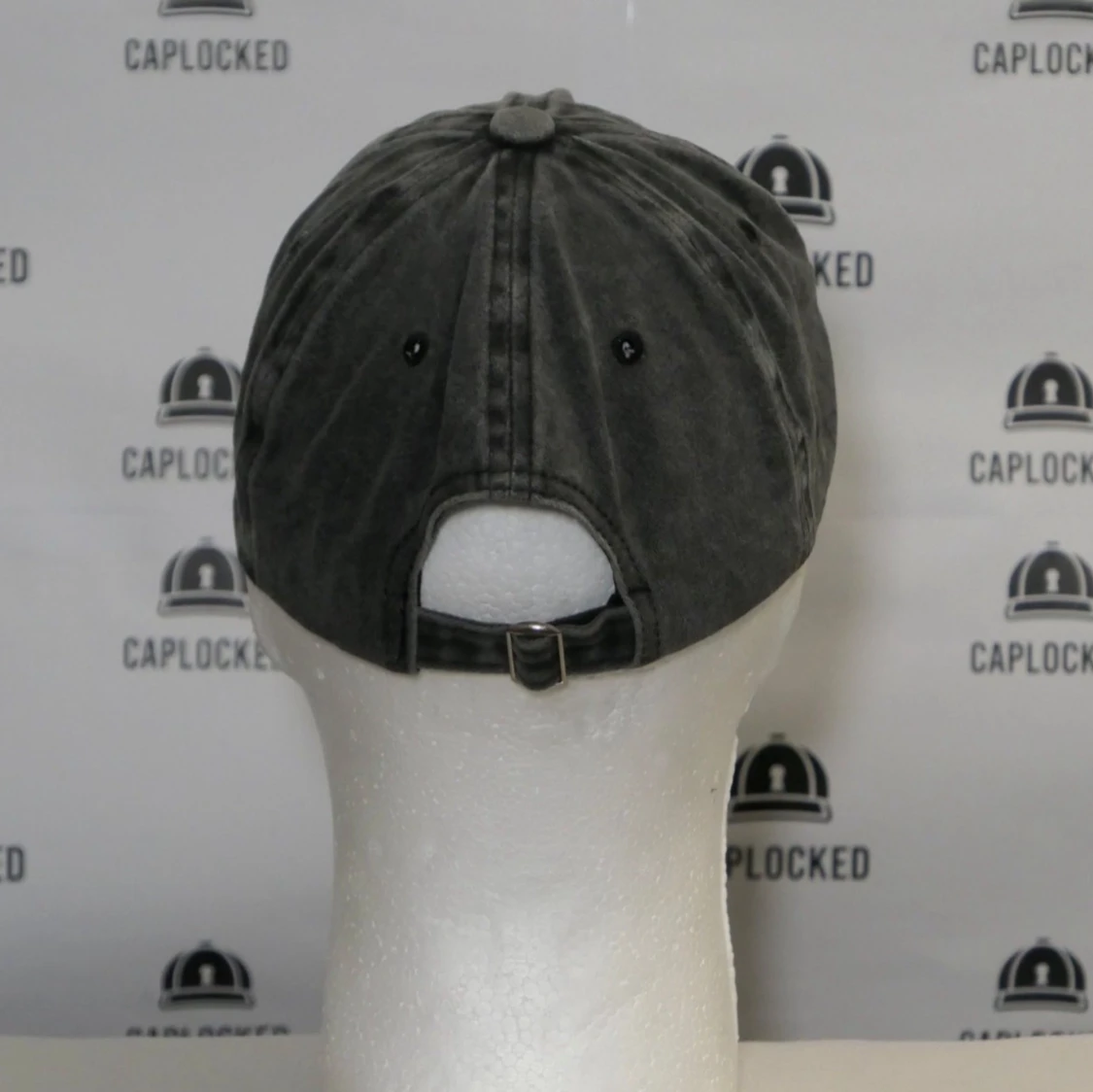 Svart keps med broderad smiley - 91