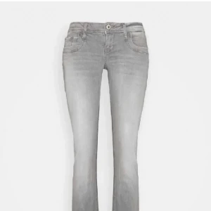 Gråa ltb jeans - Super snygga ltb jeans i bra skick. Säljer pågrund av att de inte passar på mig 💗