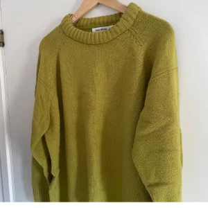 Stickad tröja Carin Wester - Stickad tröja i sååå fin färg från Carin Wester. Kommer tyvärr inte till användning och söker nytt hem 🩷