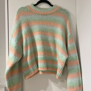 Stickad tröja  - Fler färgad super skön stickad tröja! 