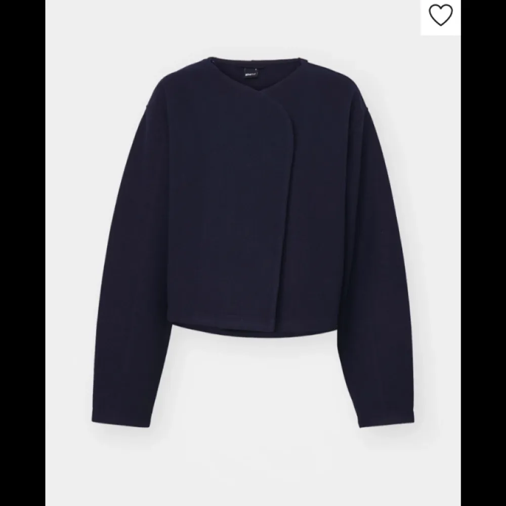 Nästan helt oanvänd höst kappa från Gina Tricot i strl S. Nypris ca 500 kr. 😊Hör av dig vid intresse av fler bilder! . Jackor.