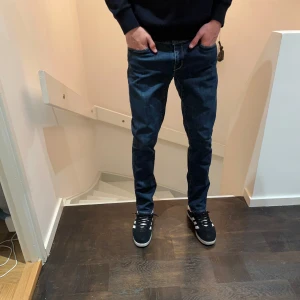 Levis jeans  - Tja säljer nu mina gamla Levis jeans. Jeansen är i väldigt bra skick utan några defekter. Har du några frågor eller funderingar hör av dig 